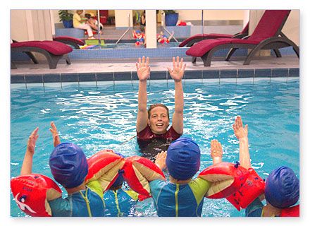 Kleinkinder beim Schwimmtraining